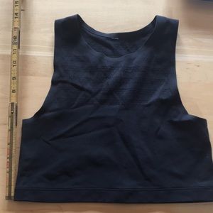 Lululemon Cropped Workout Top. EUC!